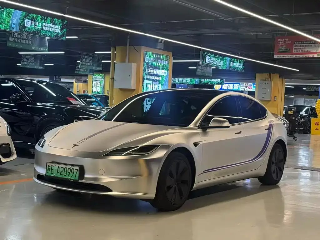 Tesla Model 3 — фото 1