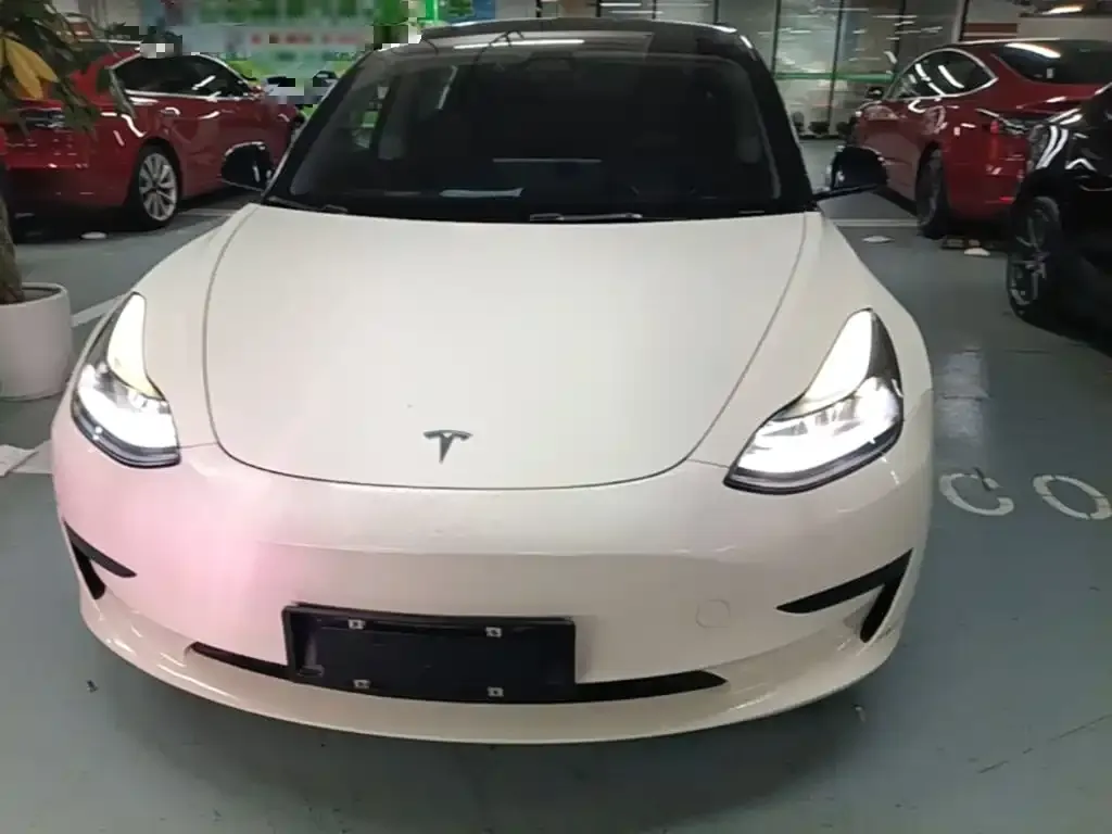 Tesla Model 3 — фото 8