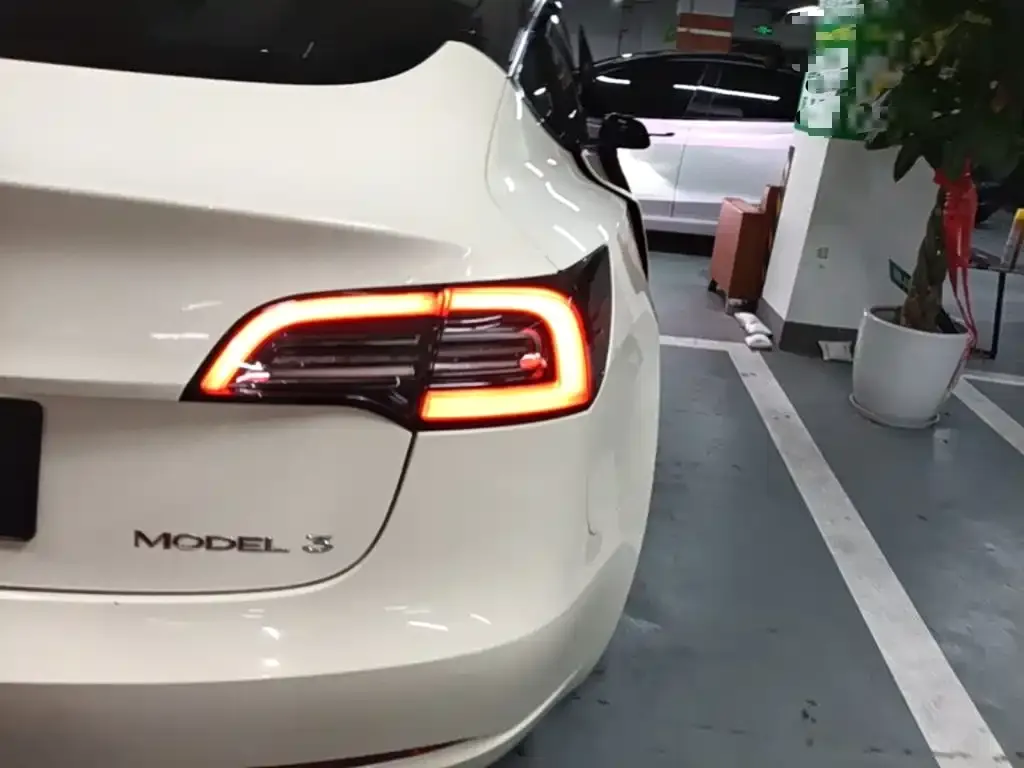 Tesla Model 3 — фото 2