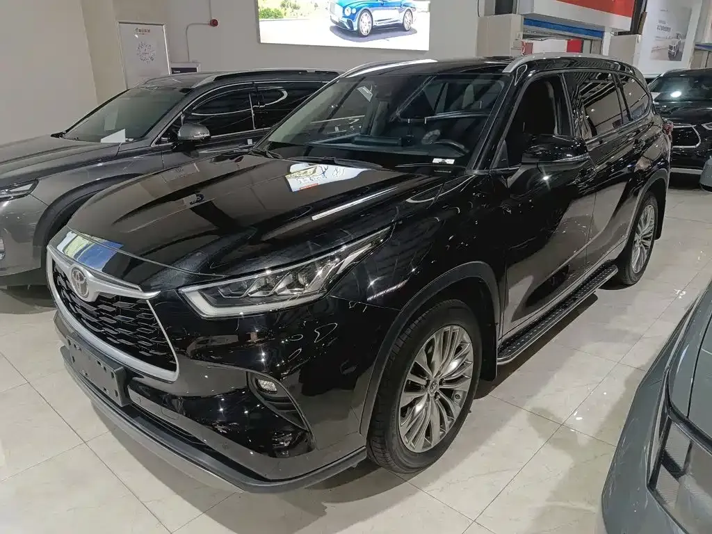 Toyota Highlander — фото 1