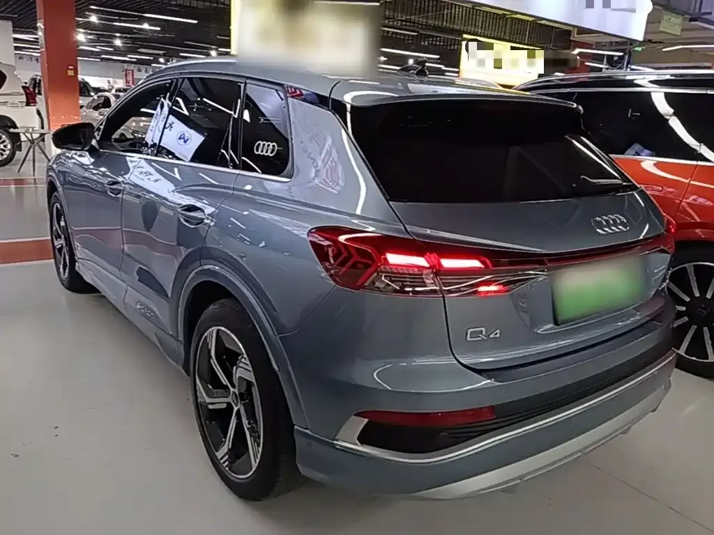 Audi Q4 e-tron — фото 4