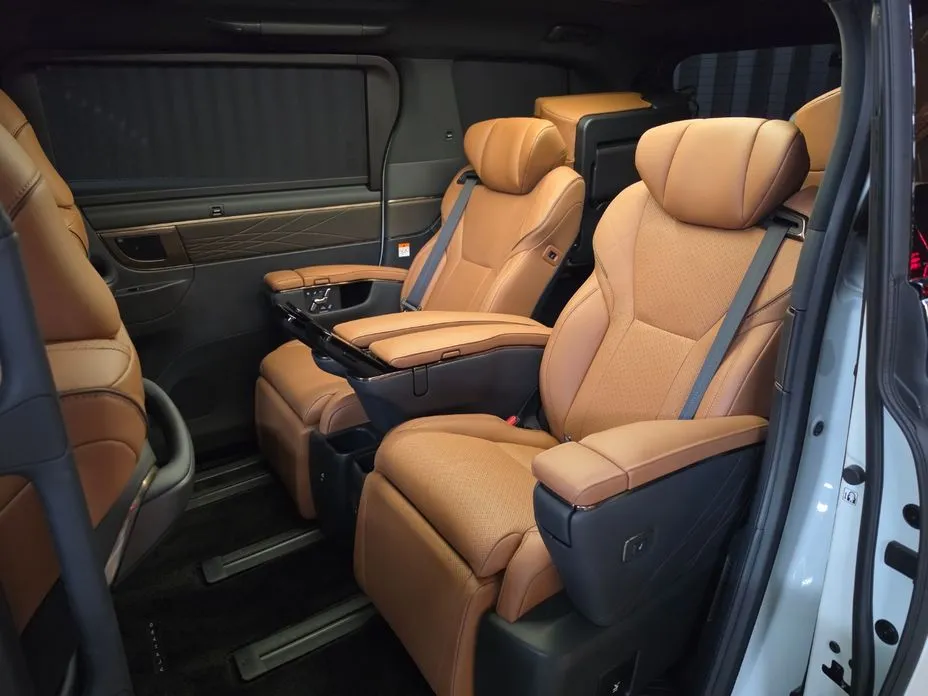 Toyota Alphard — фото 3