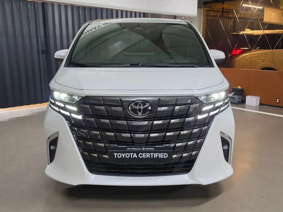 Toyota Alphard — фото 7