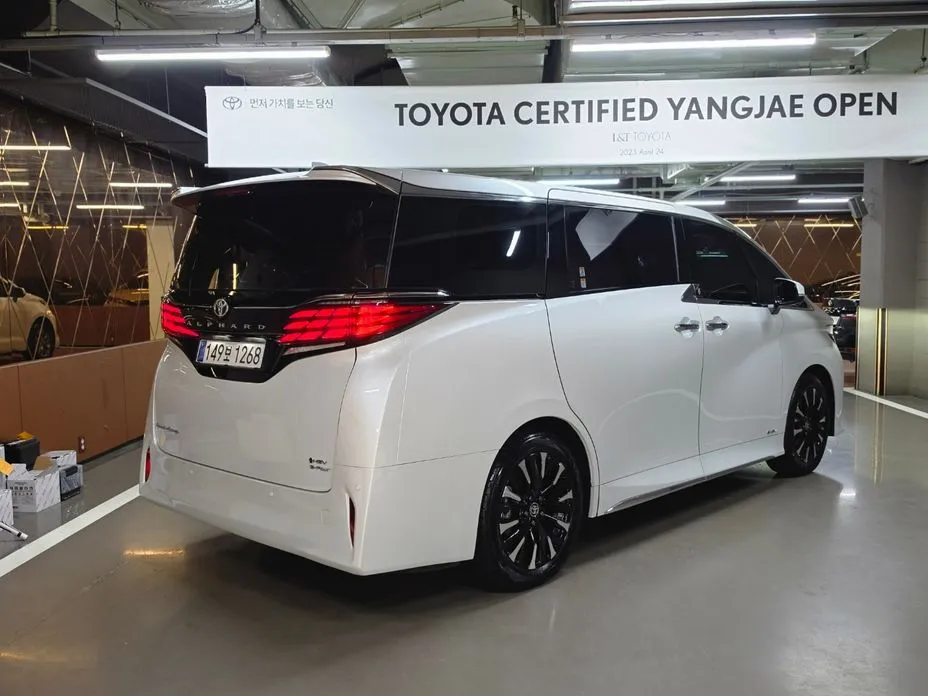 Toyota Alphard — фото 6
