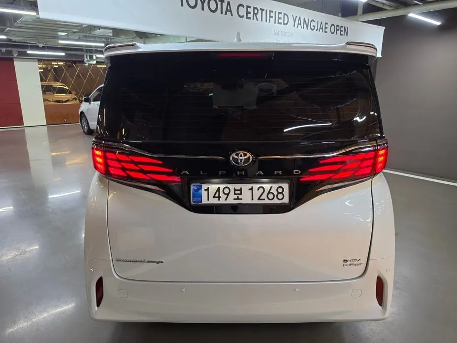 Toyota Alphard — фото 4
