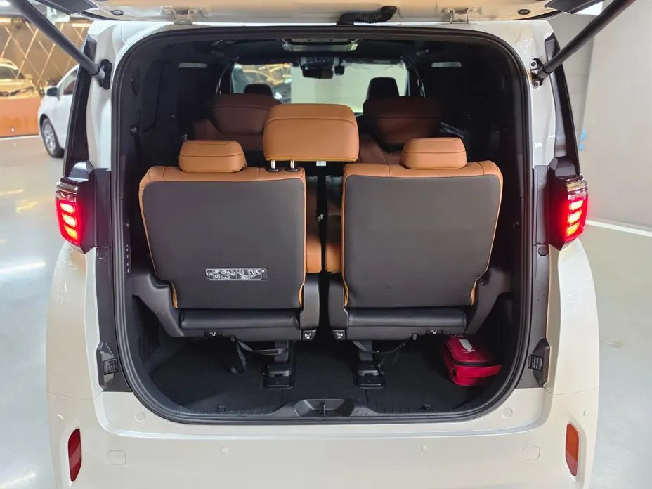 Toyota Alphard — фото 2