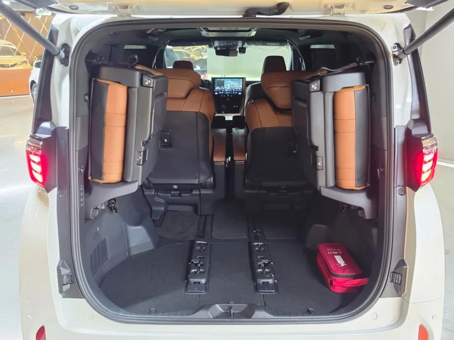 Toyota Alphard — фото 5