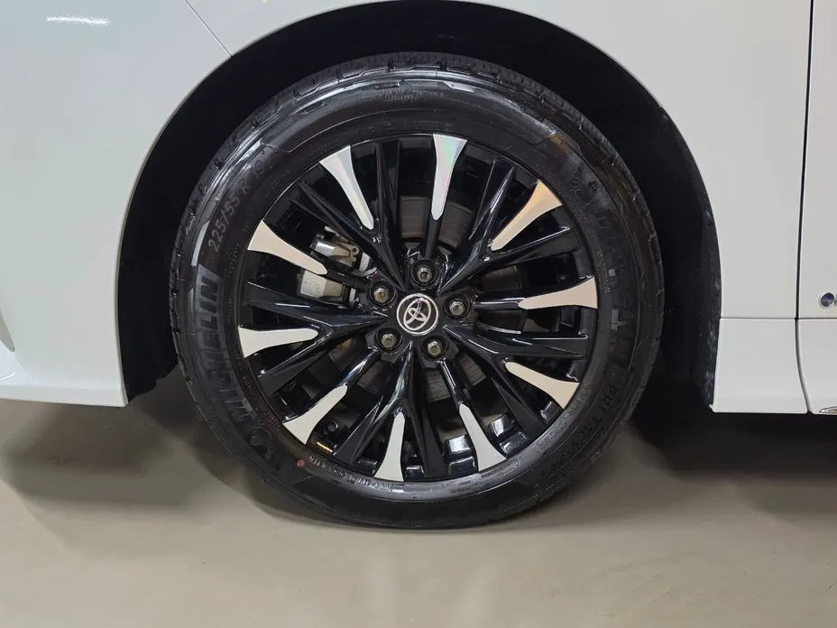Toyota Alphard — фото 9