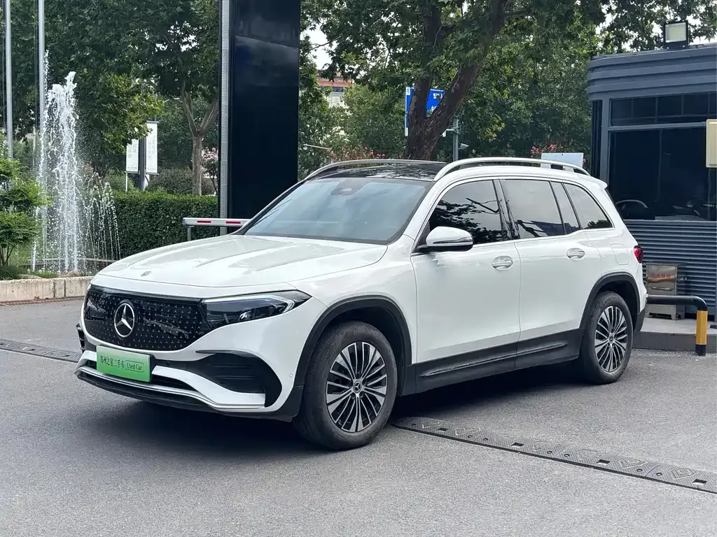 Mercedes-Benz EQB — фото 1