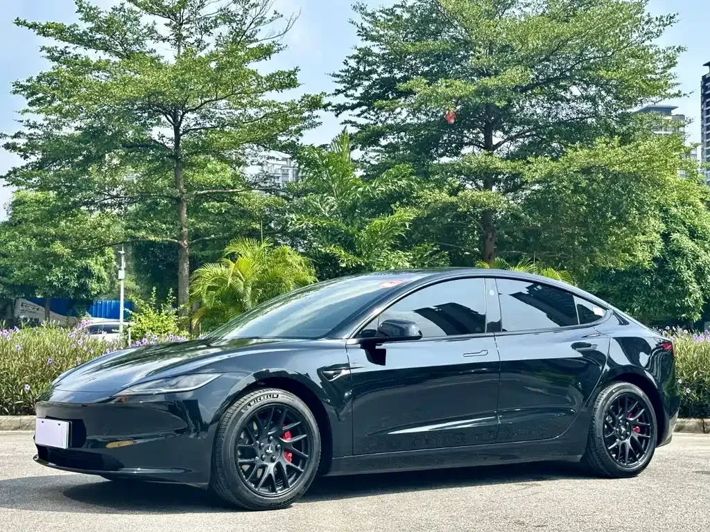 Tesla Model 3 — фото 1