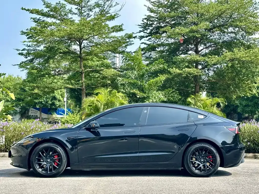 Tesla Model 3 — фото 9
