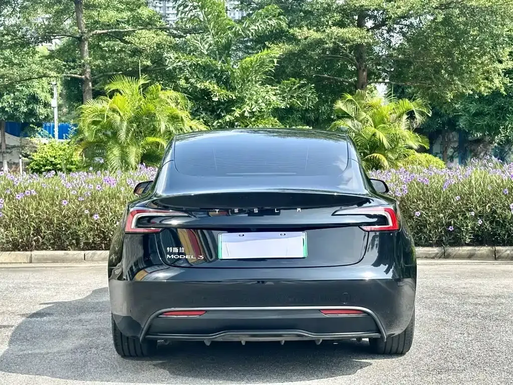 Tesla Model 3 — фото 10