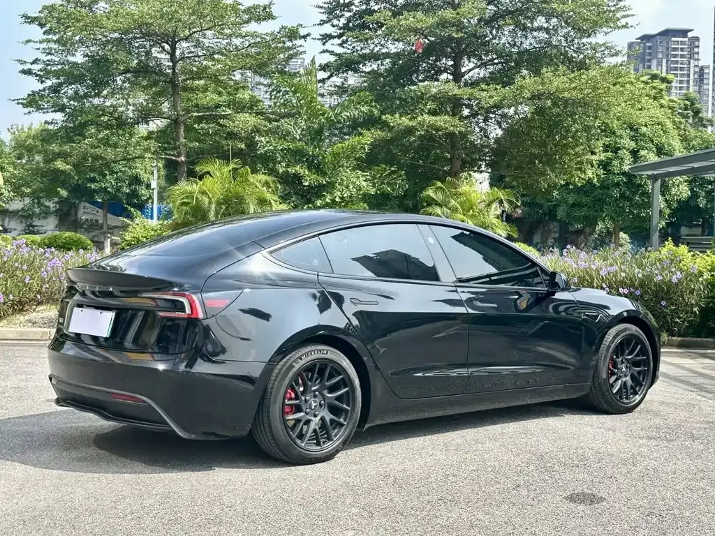 Tesla Model 3 — фото 6