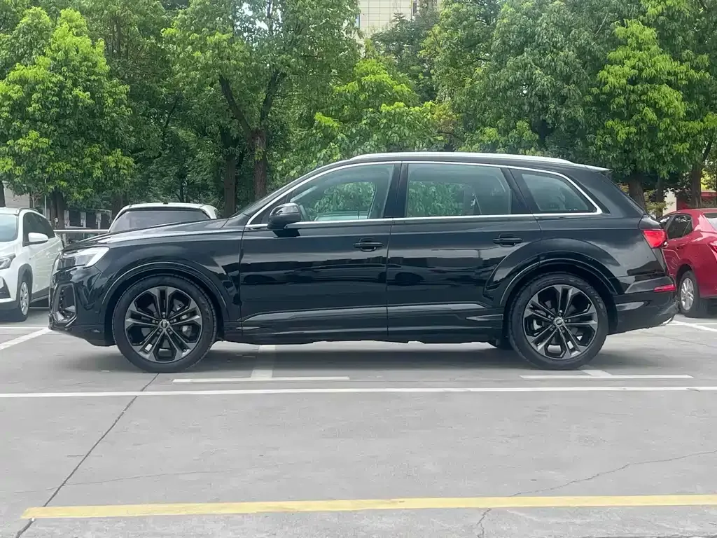 Audi Q7 — фото 10