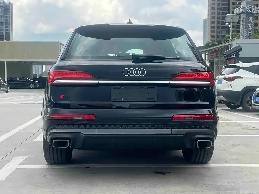 Audi Q7 — фото 8
