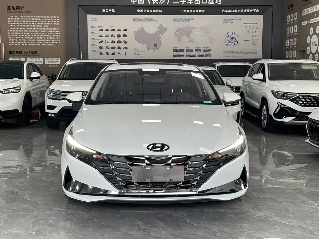 Hyundai Elantra — фото 2