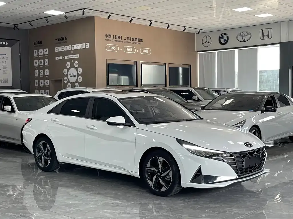 Hyundai Elantra — фото 7