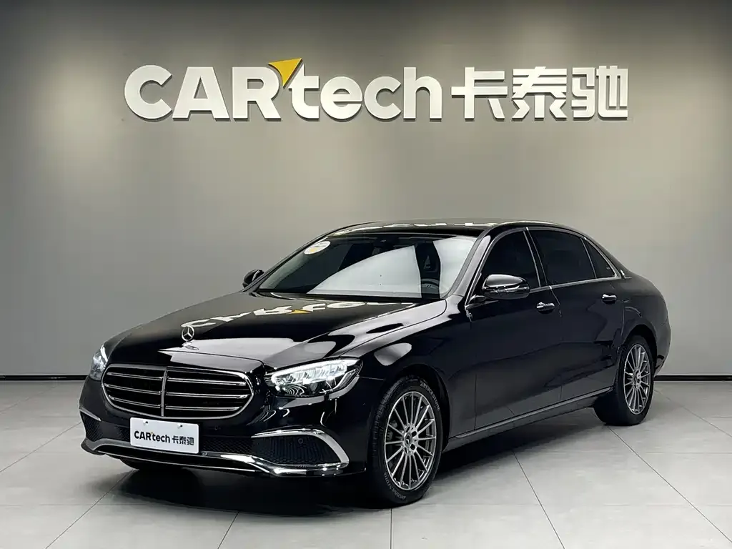 Mercedes-Benz E-Class — фото 1