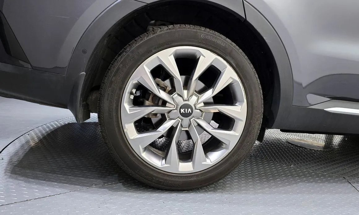 Kia Sorento — фото 9