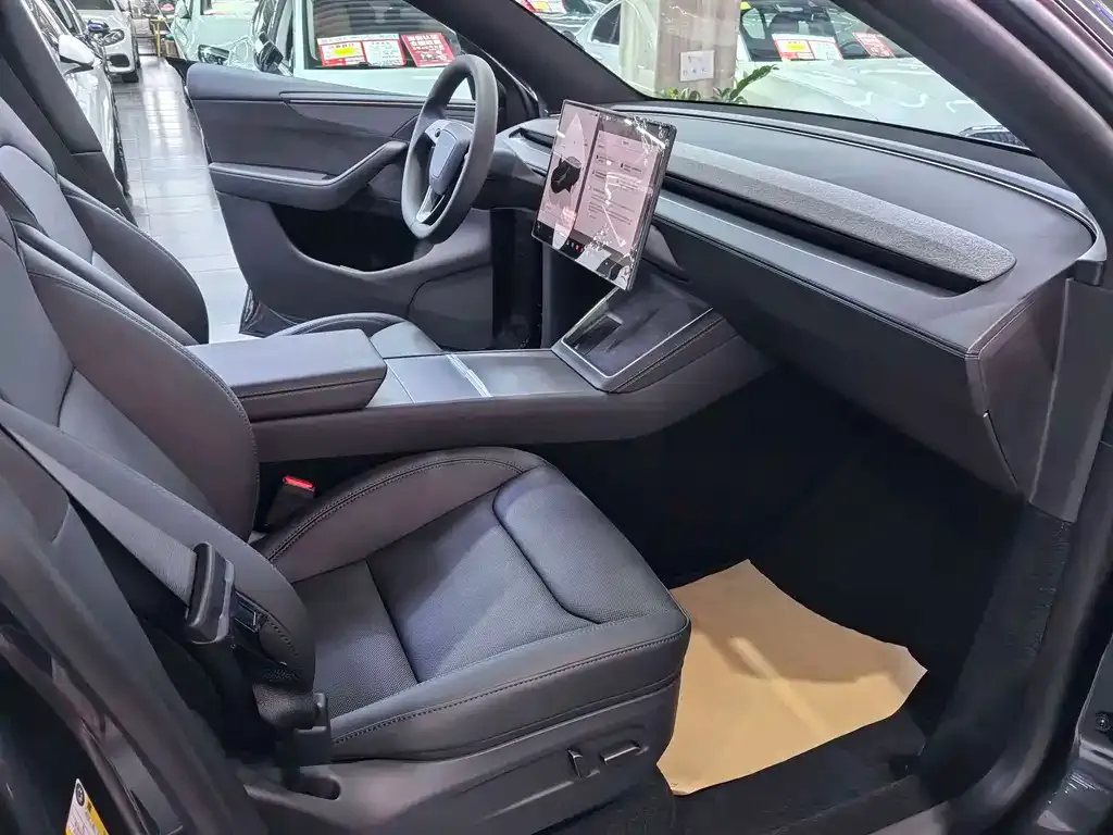 Tesla Model Y — фото 7