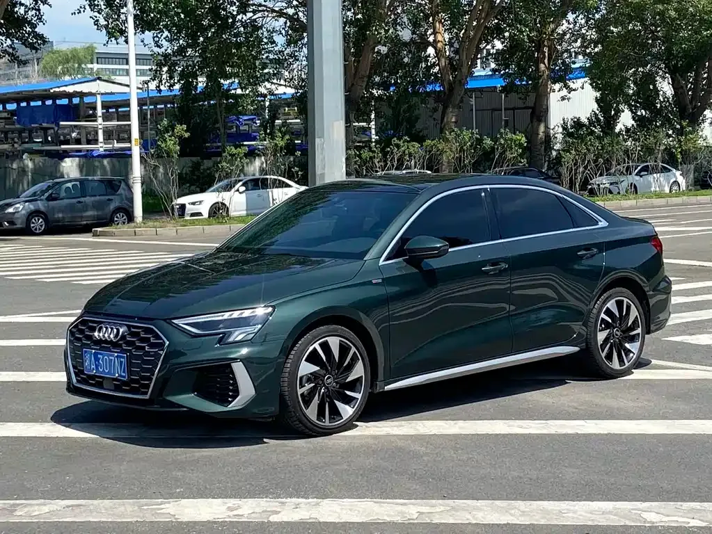 Audi A3 — фото 1