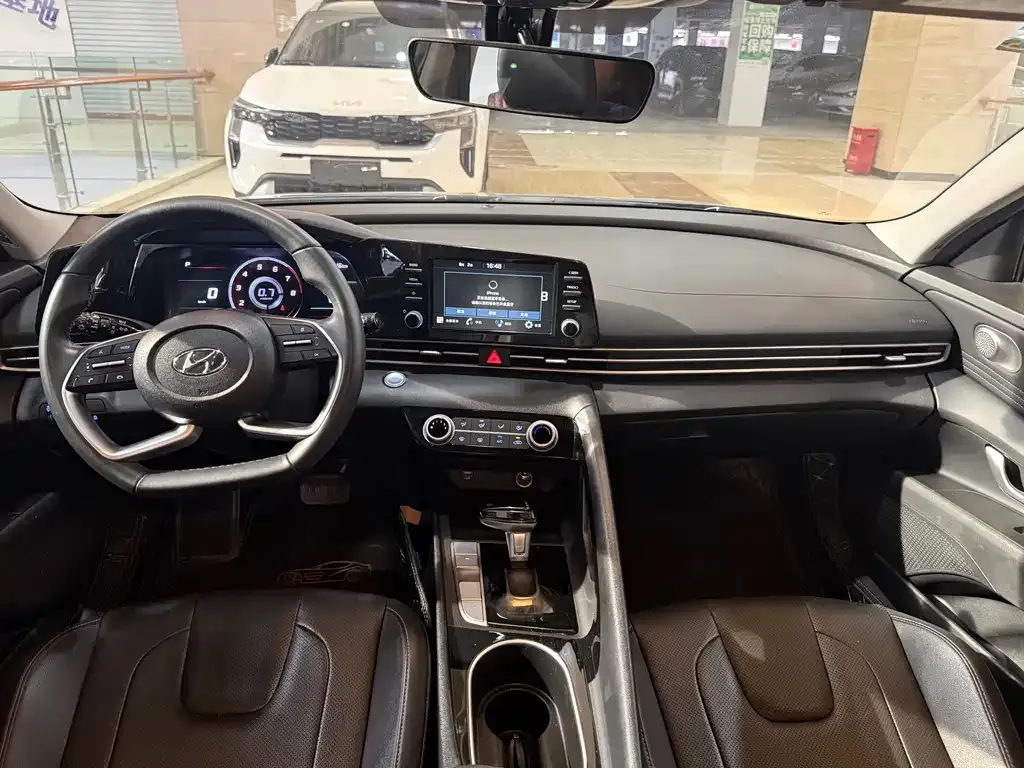 Hyundai Elantra — фото 2
