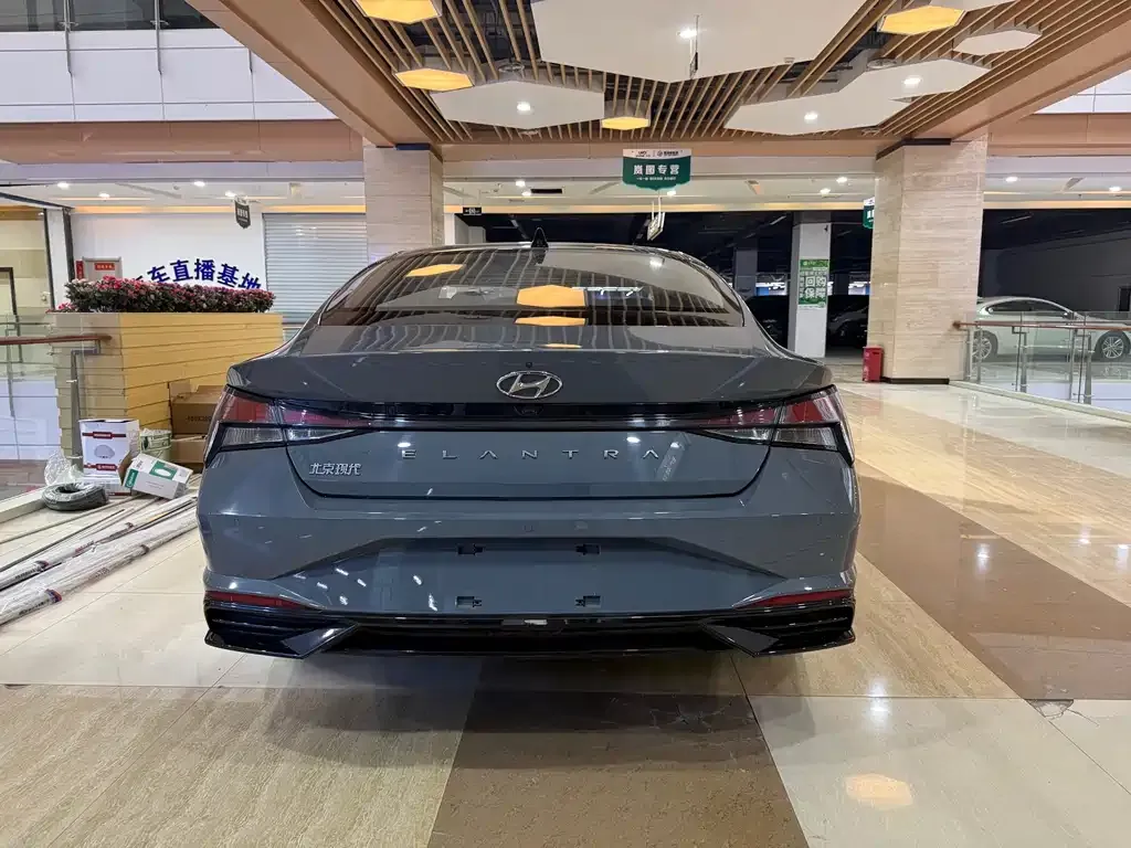 Hyundai Elantra — фото 5