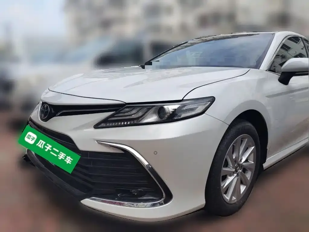 Toyota Camry — фото 1
