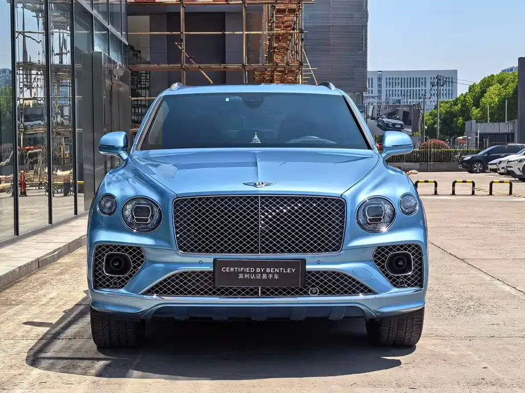 Bentley Bentayga — фото 1