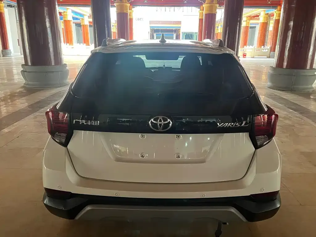 Toyota Yaris L — фото 2