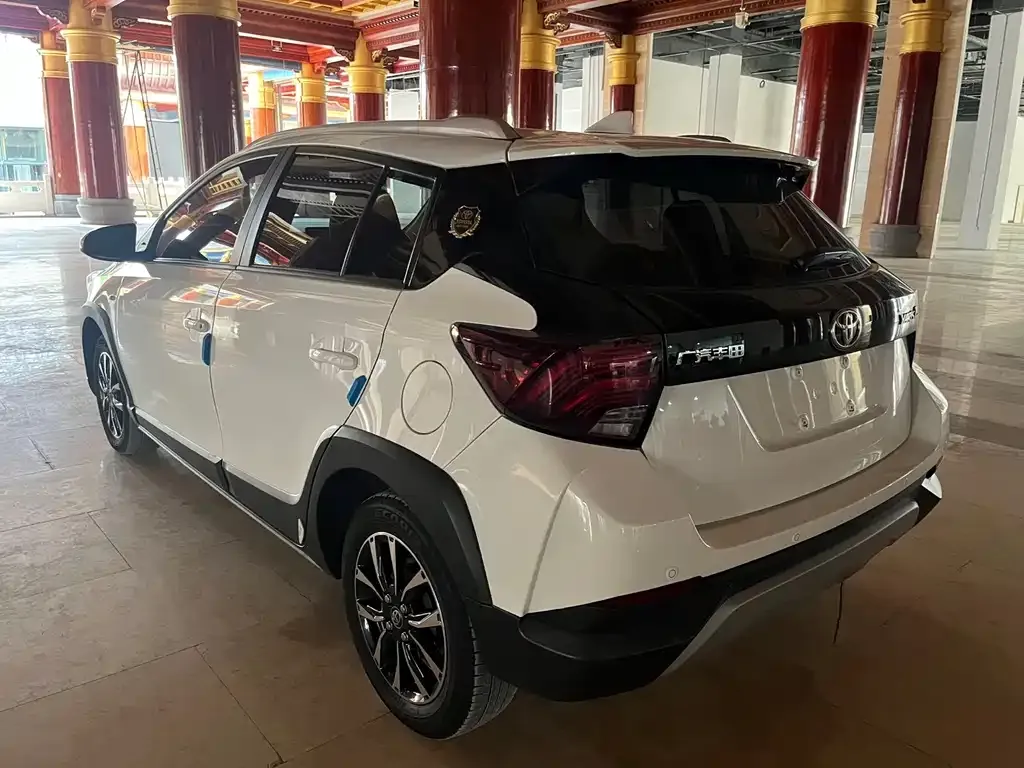 Toyota Yaris L — фото 8