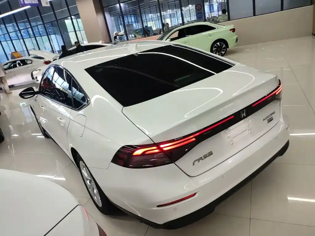 Honda Accord — фото 10