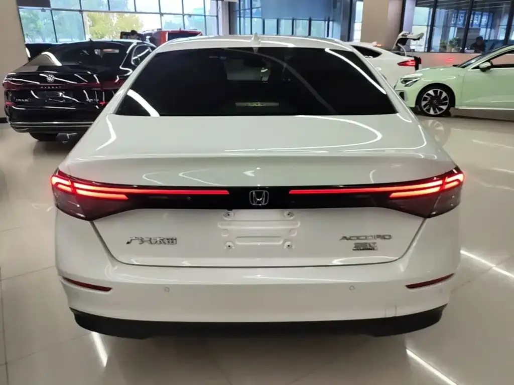 Honda Accord — фото 9