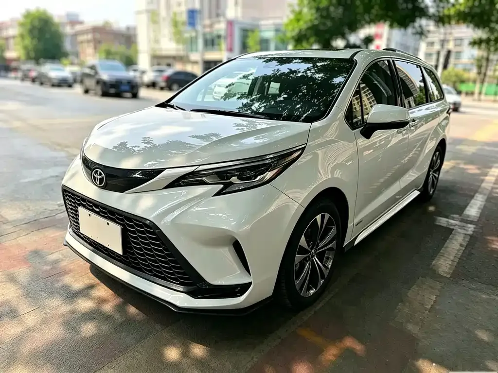 Toyota Granvia — фото 1