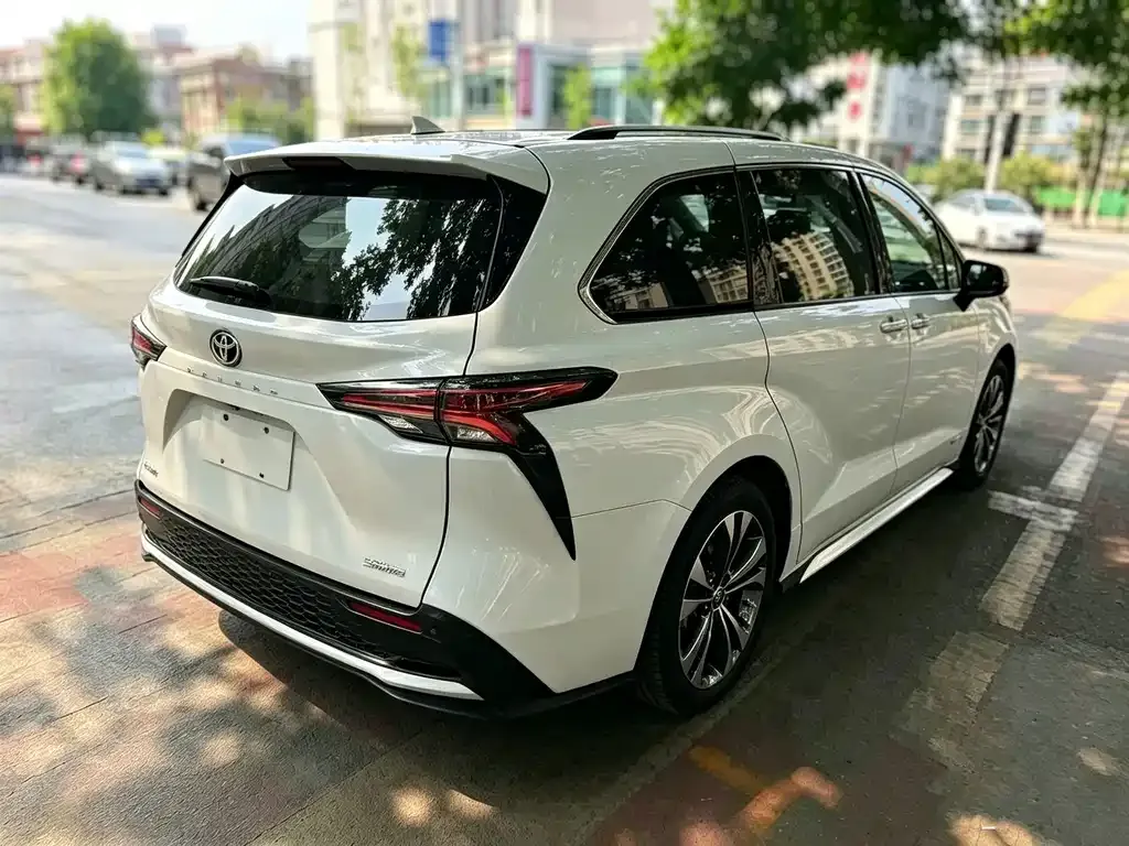 Toyota Granvia — фото 8