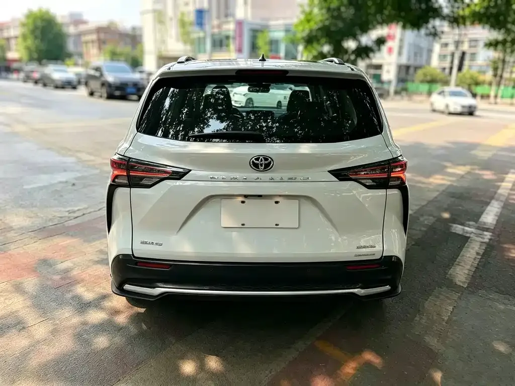 Toyota Granvia — фото 9