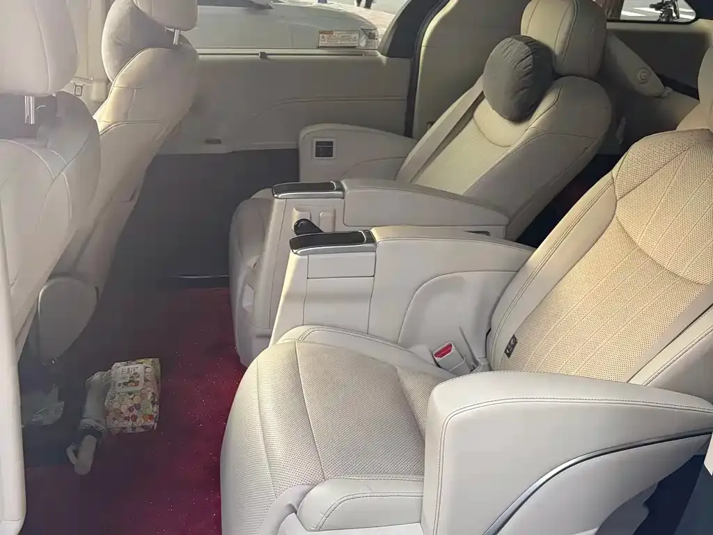 Toyota Granvia — фото 6