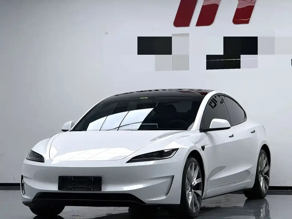 Tesla Model 3 — фото 1