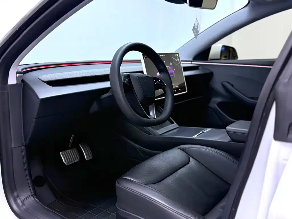 Tesla Model 3 — фото 8