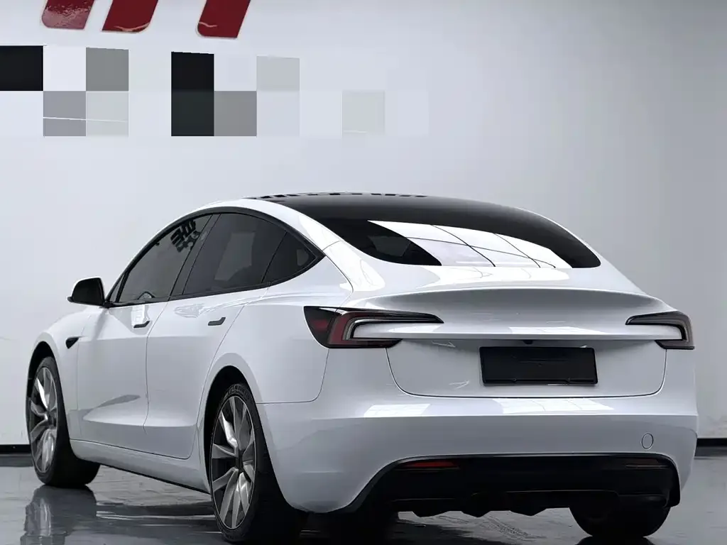 Tesla Model 3 — фото 4
