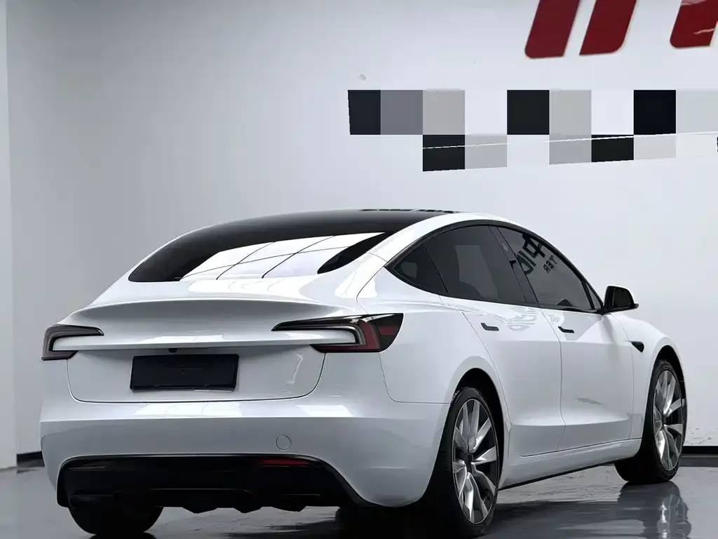 Tesla Model 3 — фото 6
