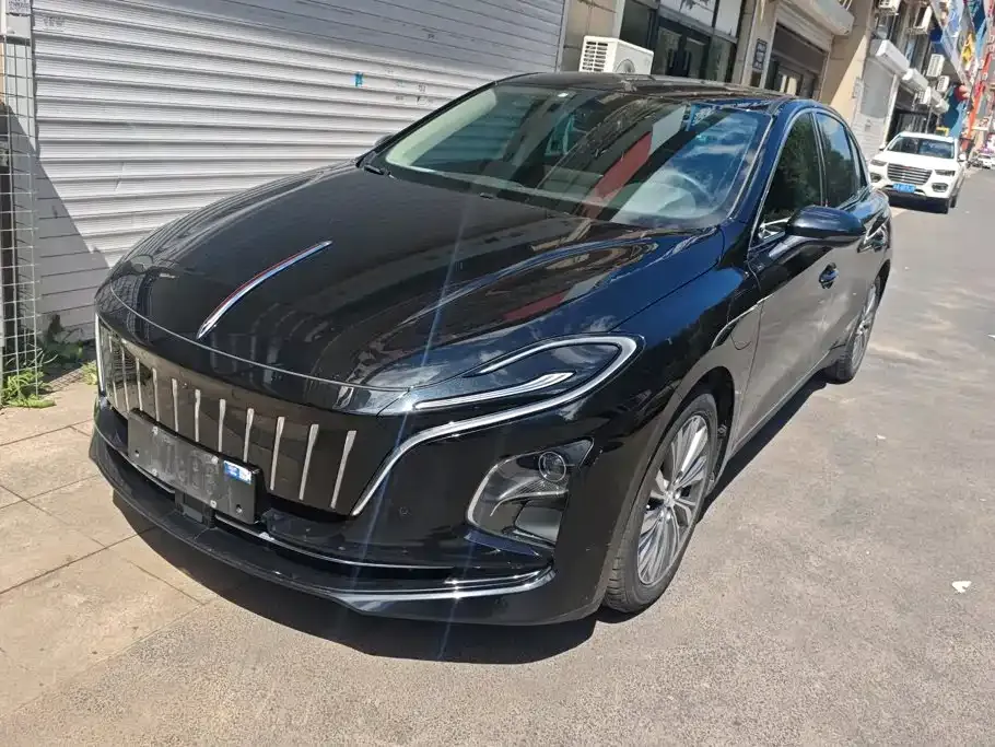Hongqi E-QM5 — фото 1
