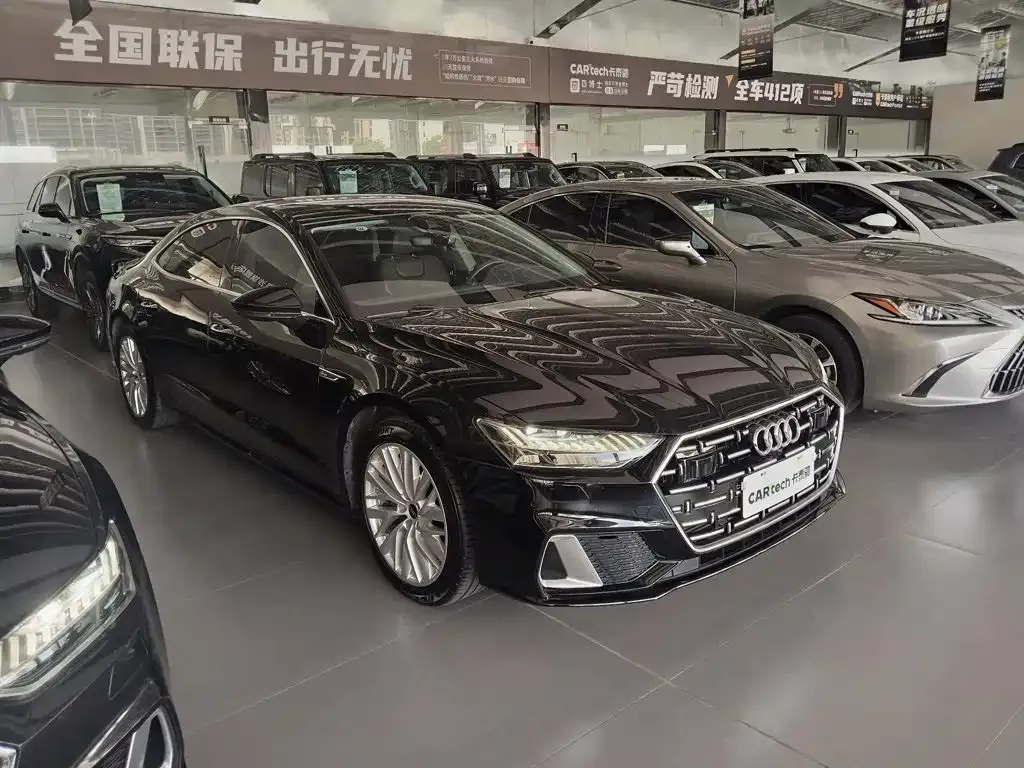 Audi A7L — фото 1