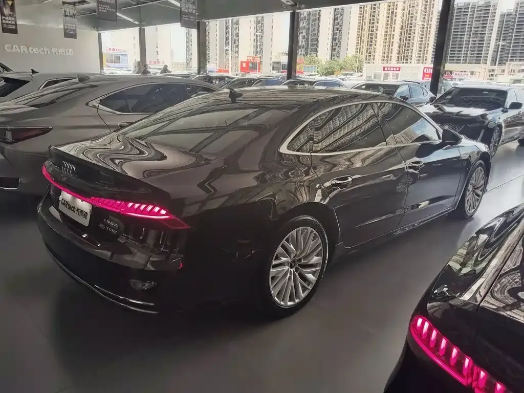 Audi A7L — фото 5