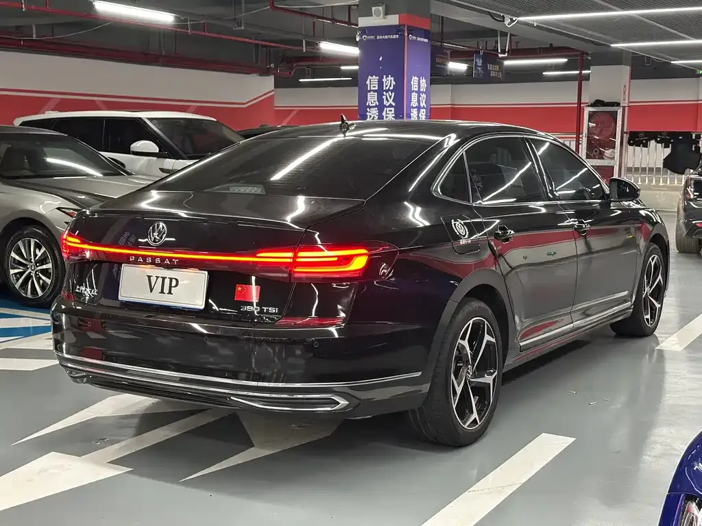 Volkswagen Passat — фото 10