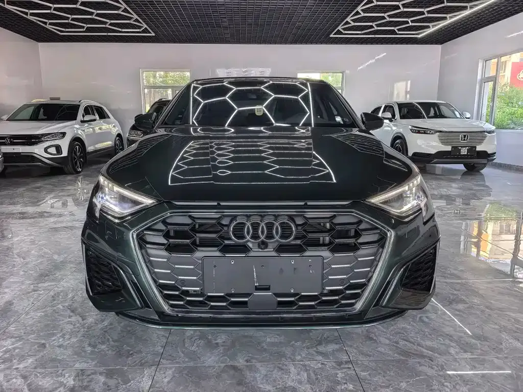 Audi A3 — фото 1
