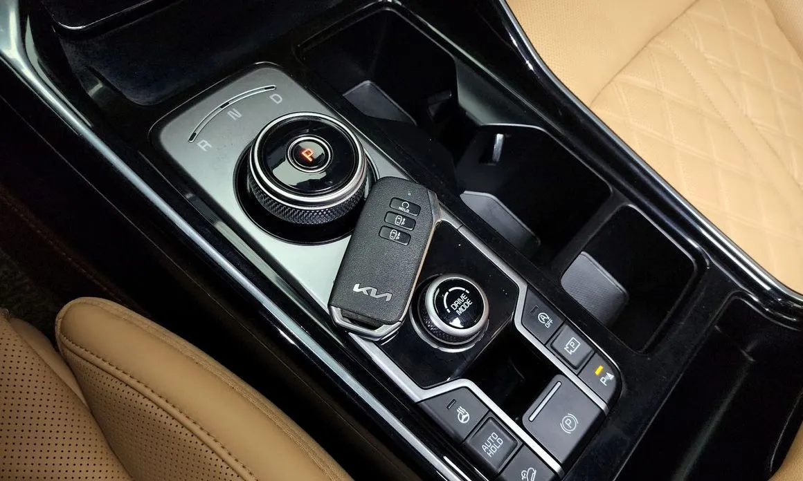 Kia Sorento — фото 9