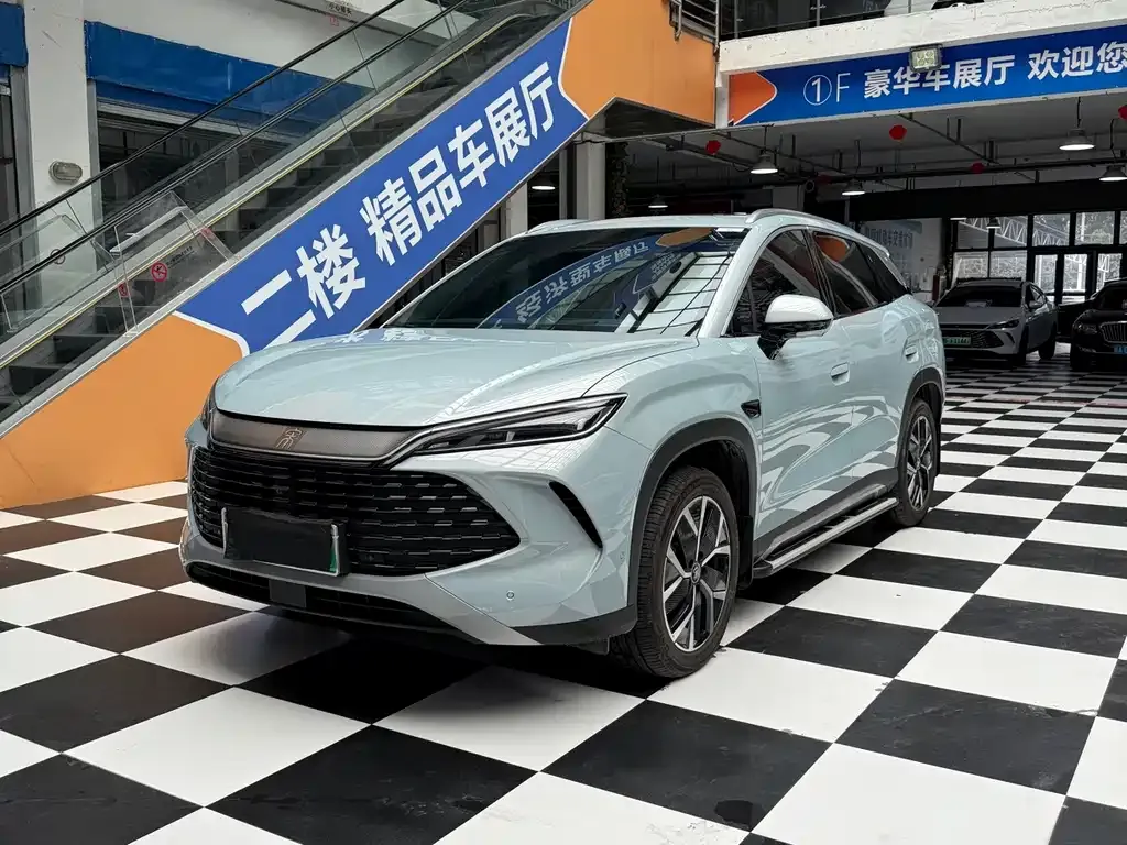 BYD L DM-i — фото 1