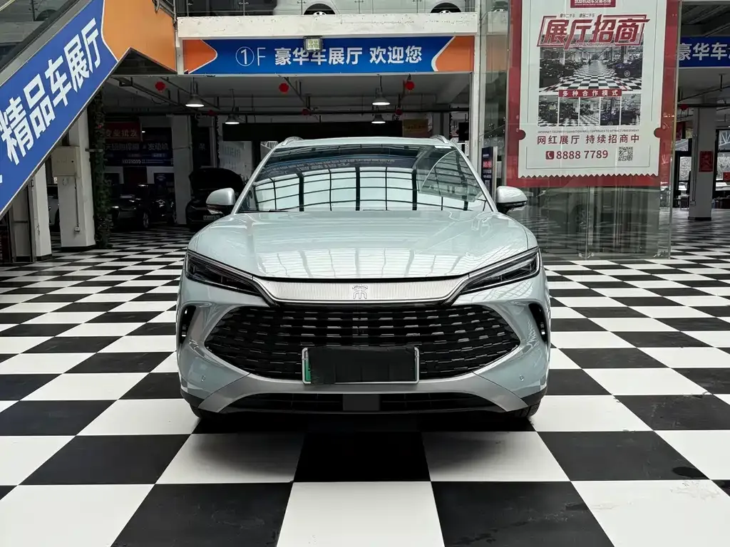 BYD L DM-i — фото 9