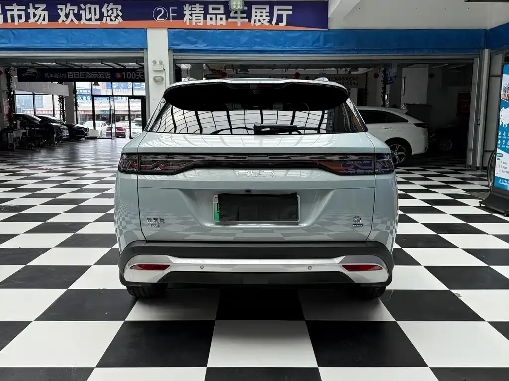 BYD L DM-i — фото 7